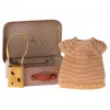 Accesorii - BIG SISTER - knited dress and bag in suitcase - Maileg