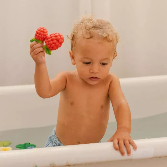 Jucarie de dentitie din cauciuc natural - Valery the Raspberry - Oli & Carol